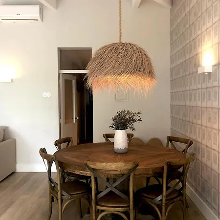 Charming Design With Garden In Апартаменты