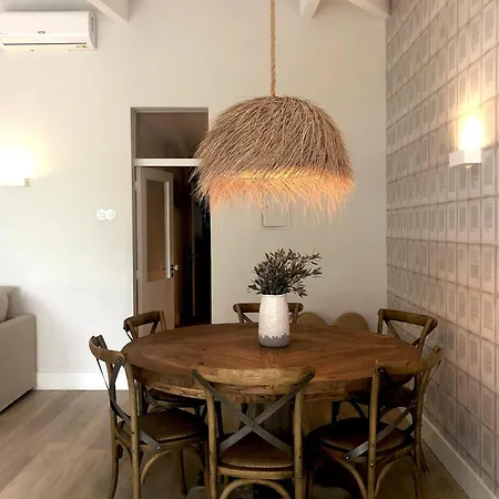 Charming Design With Garden In Apartmán